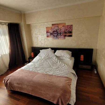 Downtown Top Apartments Бухарест Екстер'єр фото
